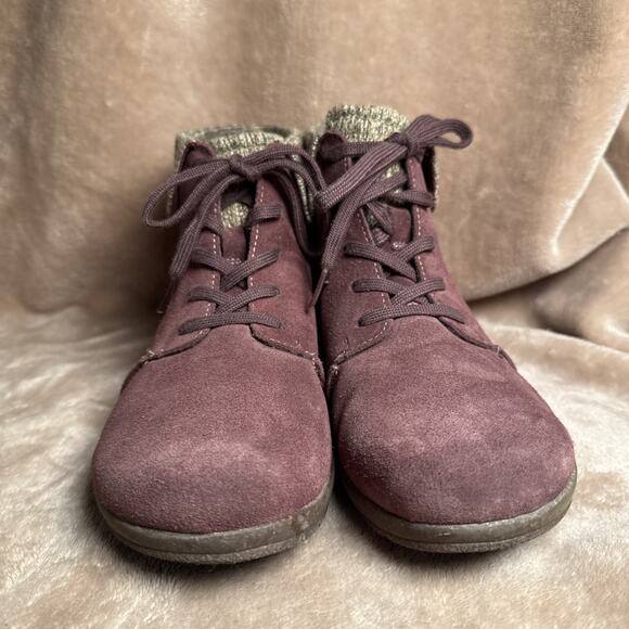 Clarks Roseville Lace Burgundy Ankle Bootie Lace-Up Suede Leather Women's 9.5 M‎ - Picture 2 of 8